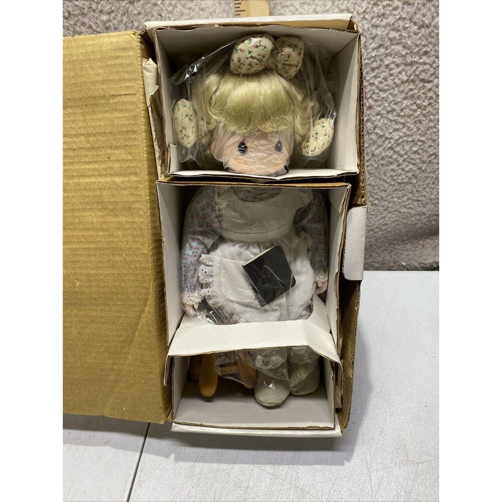 Enesco Precious Moments tell me the story of Jesus Hamilton Collectible doll